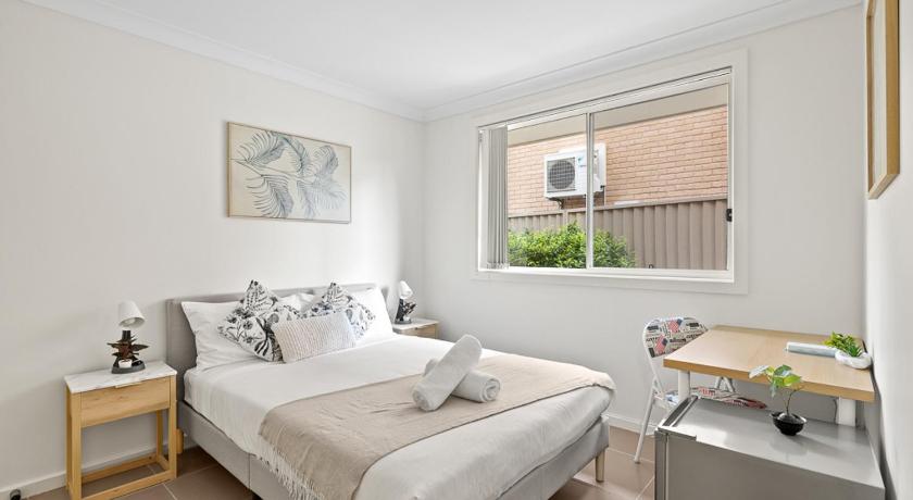 Cozy Double Room in Panania - Close to Stations & Stores - Shared Bathroom