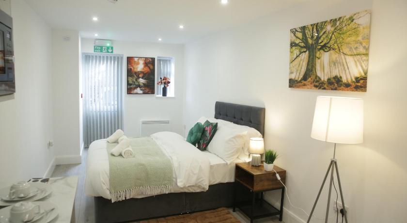 Luton Nook and Kitchen 4 mins to Luton AirPort