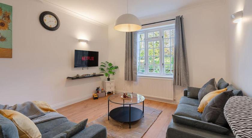 Stylish Putney Family Home-Close to Central London