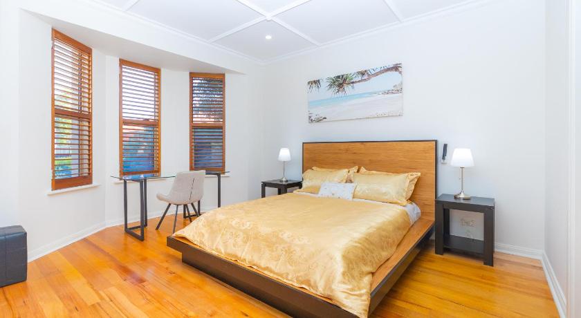 Glenelg House Modern 5QBed,1cot,3Bth, 4TV, Pet