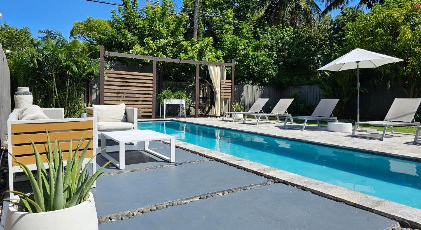 Private Paradise with Lap Pool close to the City Center