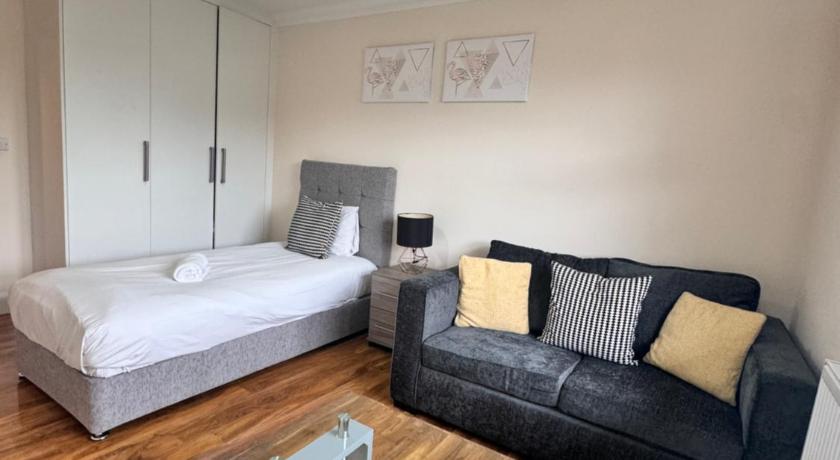 Comfort Heathrow Stay 5 Mins to the Terminal