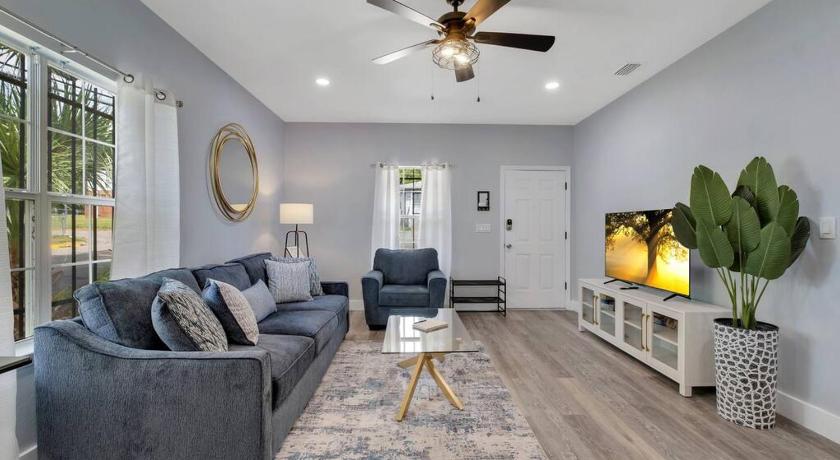 Peaceful Place Less Than a Mile to FSU and 15 mins to Airport