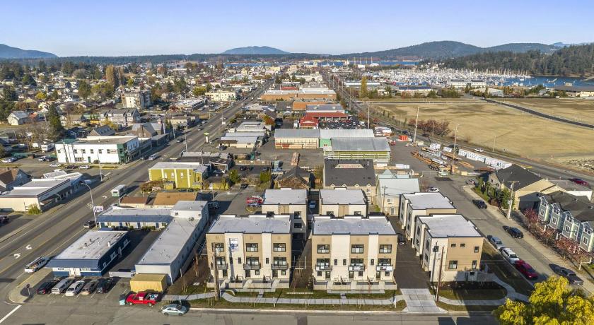 Brand New Fully Updated Condo 908
