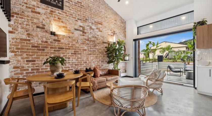 Catalyst Retreat - Stylish, Pets, Accessible, Sauna