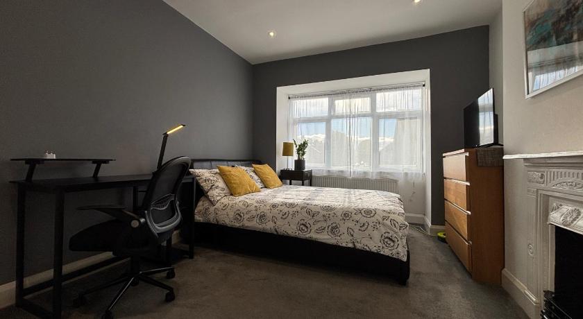 Entire house floor perfect for couples & freelancers - available for single too