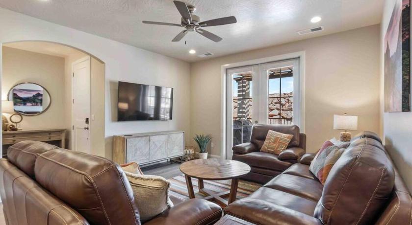 Desert Retreat with BBQ Garage Fire Pit Games