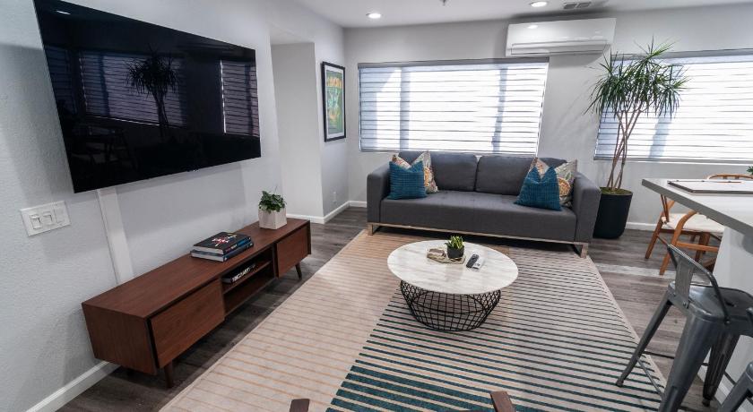 50 M to Sand LGB 2 King Suites