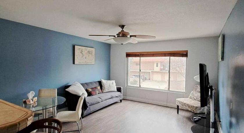 2bdr Bluff Heights Condo walking distance to beach