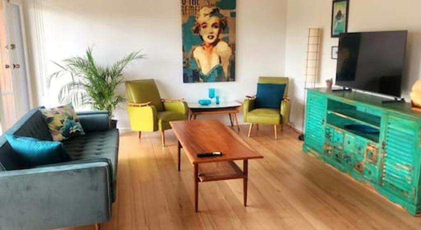 Rosebud Retro Retreat