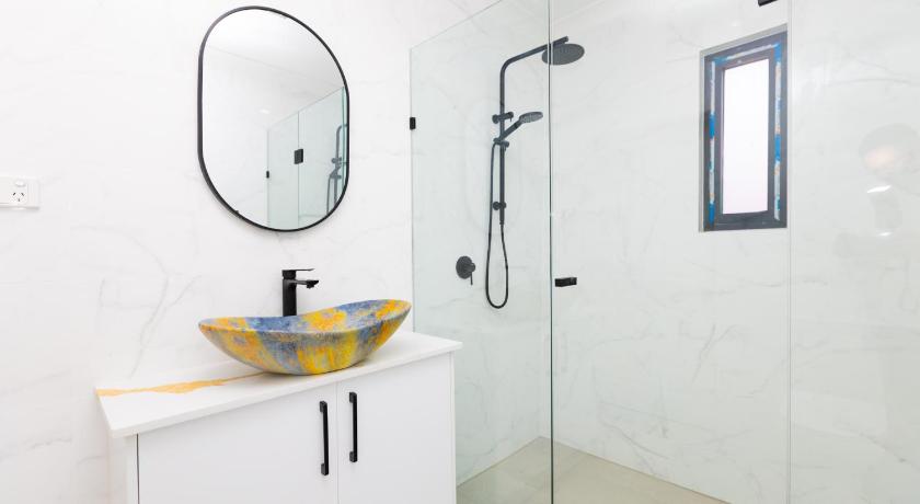 Glenelg North House, 3QBed, 2KSBed, 2Bth, 5TV
