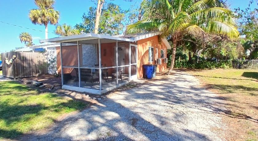 Starfish - Spacious By River 1.3 Mi to Beach 1 Bd 1 Bth Kit