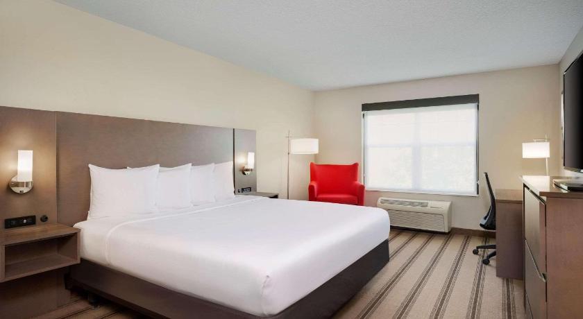 Country Inn & Suites by Radisson Albertville near Outlet Mall
