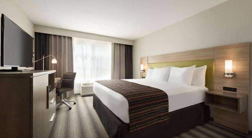 Country Inn & Suites by Radisson, Indianola, IA