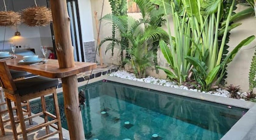 Villa crush of heart with swimming pool