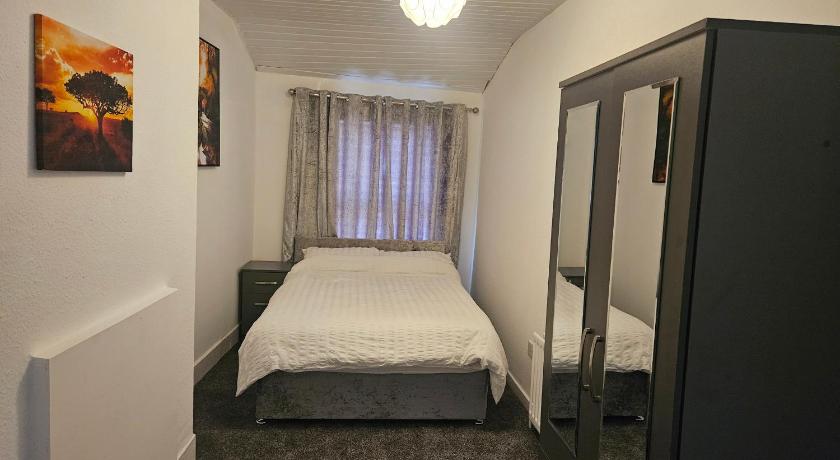 Liverpool Haven, Stylish and Spacious 3-Bedroom Apartment with City Access