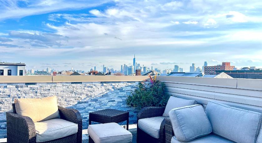 Charles Peak Condo - JC Heights