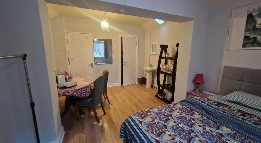 Studio Lickey Hills Near Attractions Garden Pet Ok