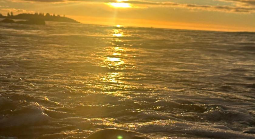 Devonport Breeze Escape
