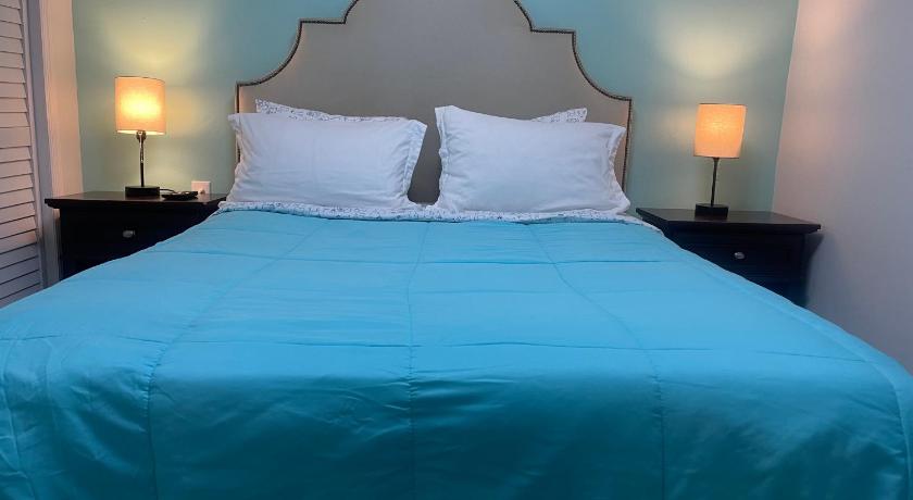 Convenient and Private Downtown 1BR Near Beach