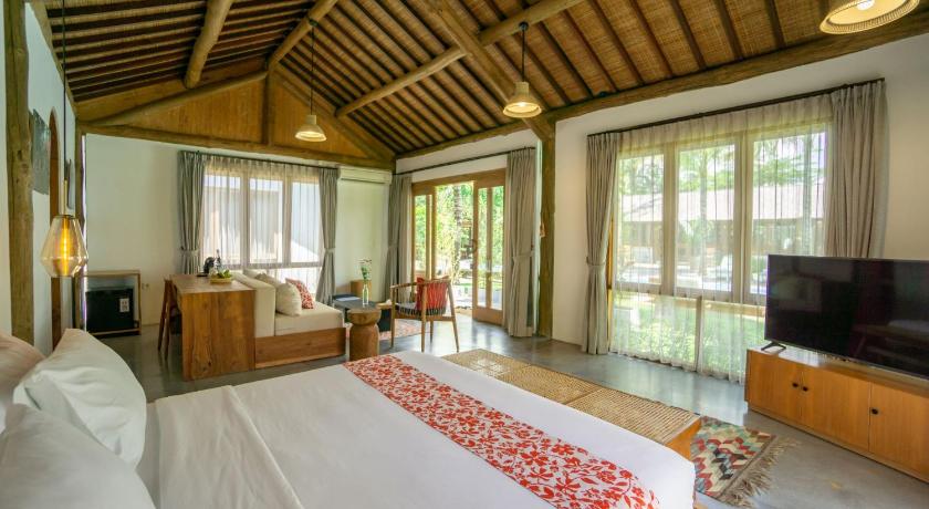 Poolside Room with Lounge in Kaba-Kaba