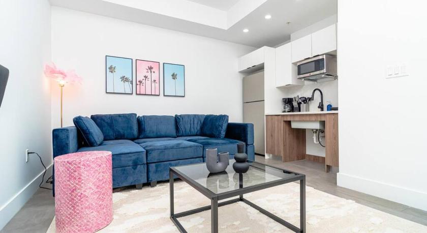 Modern 1BR Suite with King Bed Near Brickell, Downtown & Wynwood