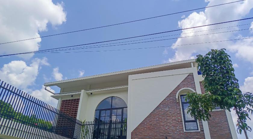 BRICK HOUSE - Unique & Central