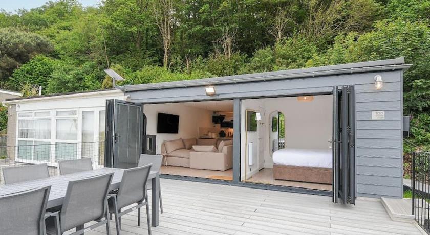 Newly Refurbished Beach Lodge