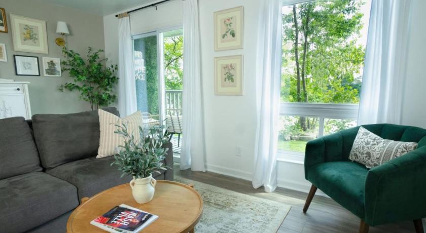 Stunning Riverfront Getaway in Downtown Nashville