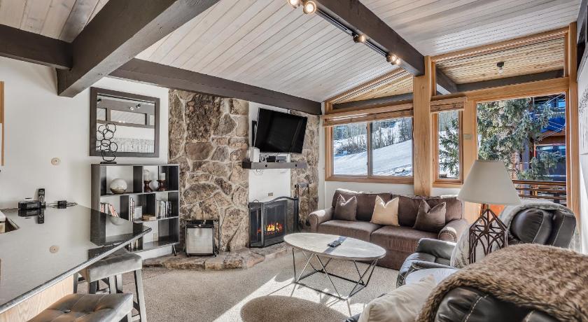 Laurelwood Condominiums 414