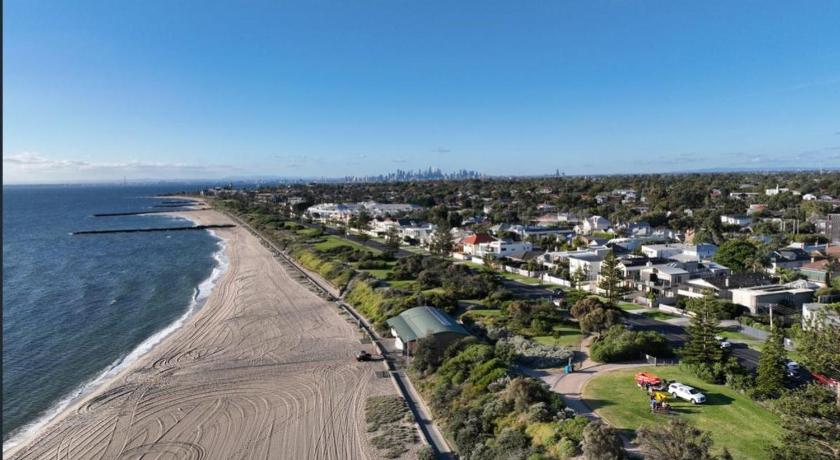 Beach Road Hampton Holidays