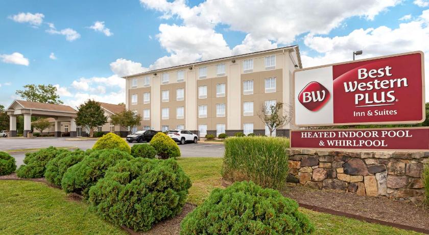 Best Western Plus Crossroads Inn & Suites