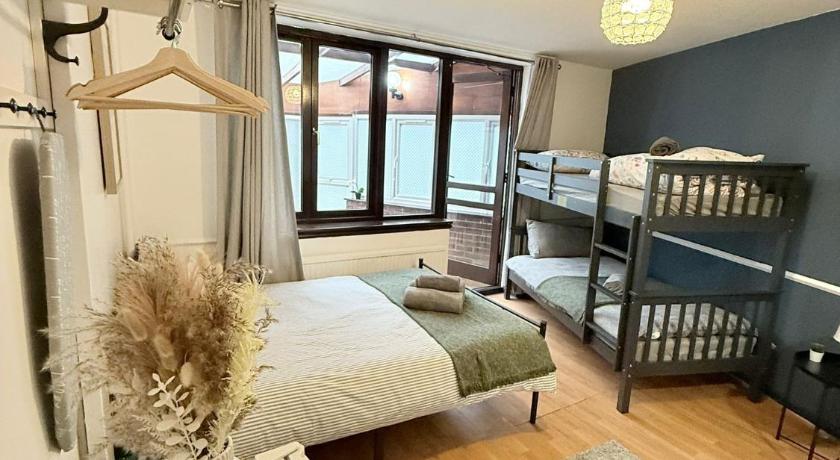 Oak Guest Rooms