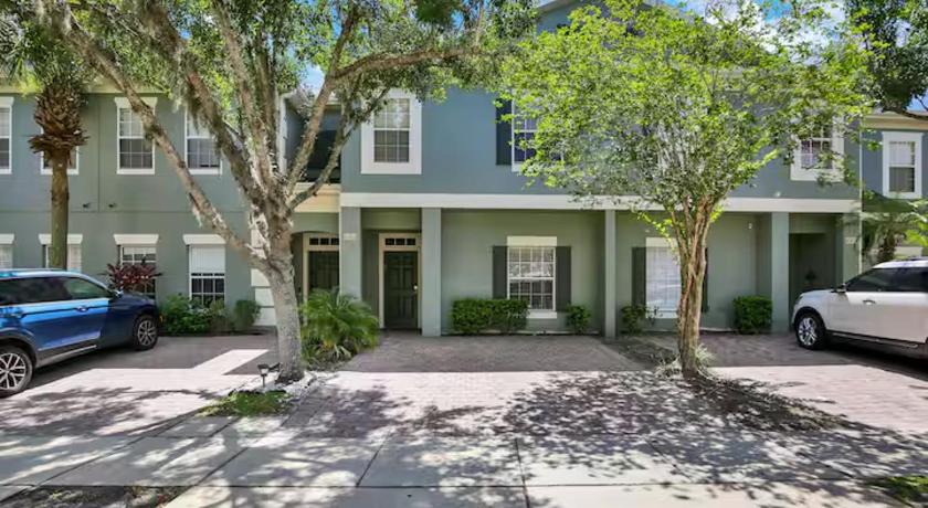 Amazing Lake View Home Near Disney