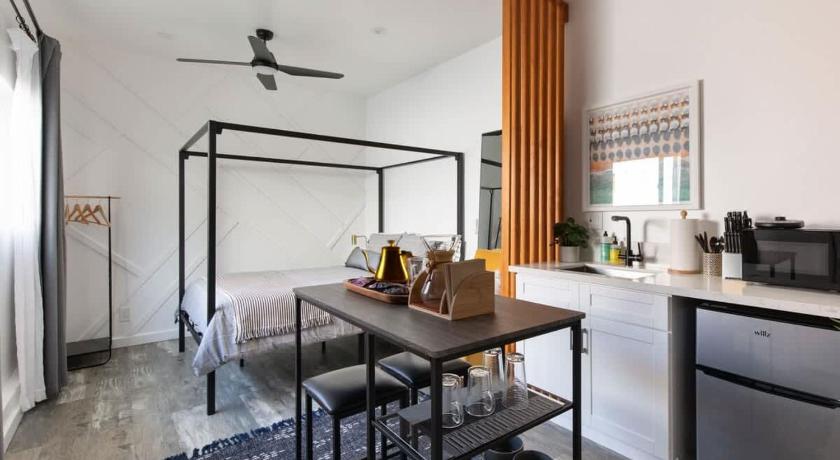 Vibe on the Patio at a Modern Luxury Studio near LAX Beach