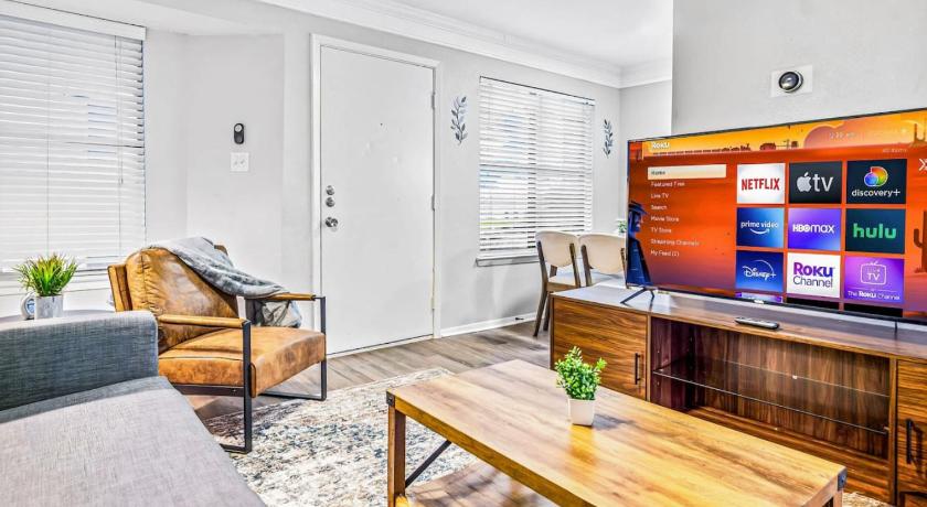 Embrace Austins Vibrant Heart Elegant 1BR Haven