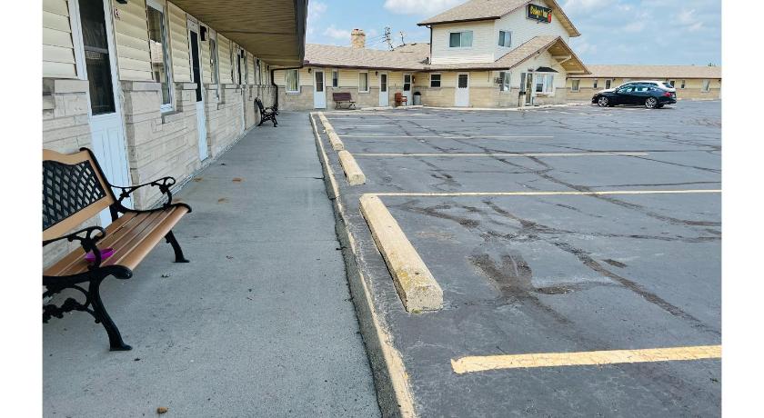 Budget Inn By OYO Toledo Perrysburg I-280