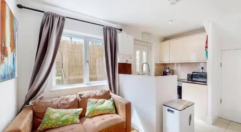 Spacious 1 Bedroom near central London Kings Cross walking to Arnos Grove Tube, Alexandra Palace, Eu