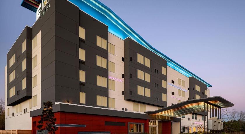 Aloft Shenandoah Woodlands Area