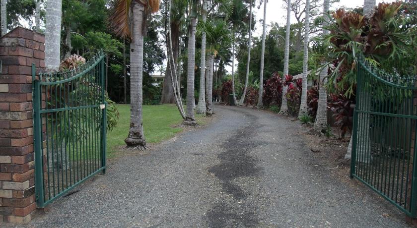 Emerald Tropical Palms B & B