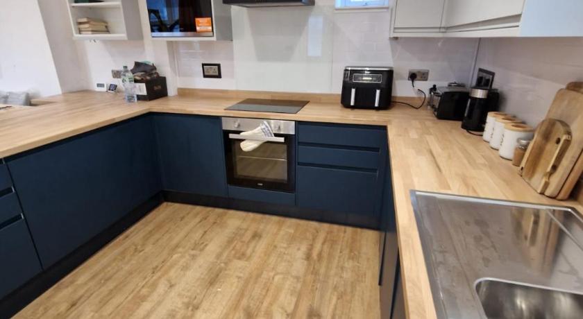 Alex, mornflake, train station, M6, parking, professional