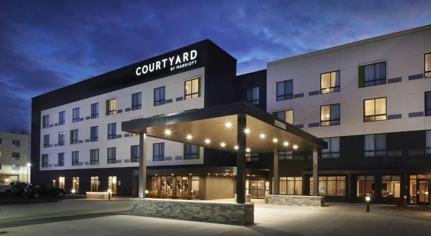 Courtyard Jackson