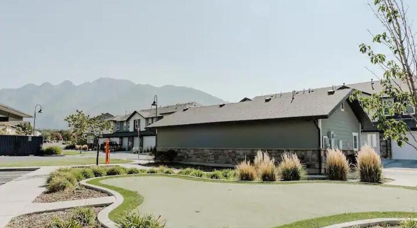 Modern W Pool, Gym, HotTub, Golf, Pet Friendly