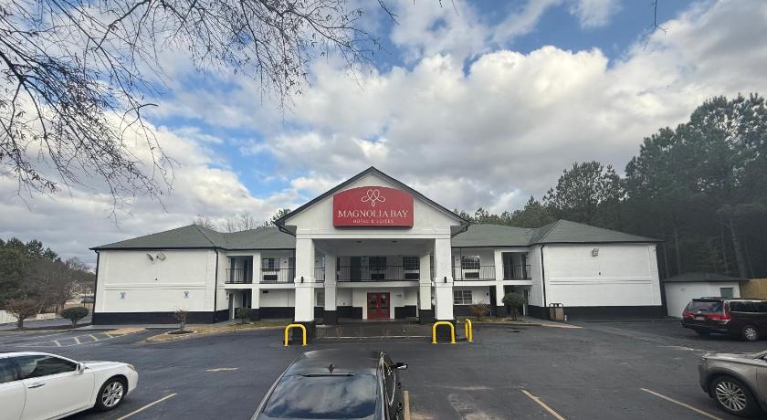 Magnolia Bay Hotel & Suites