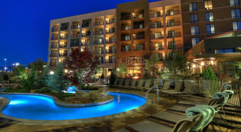 Courtyard Pigeon Forge