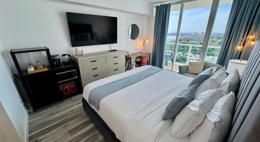 Balcony Ocean View ! Pool - WiFi - Gym - Parking