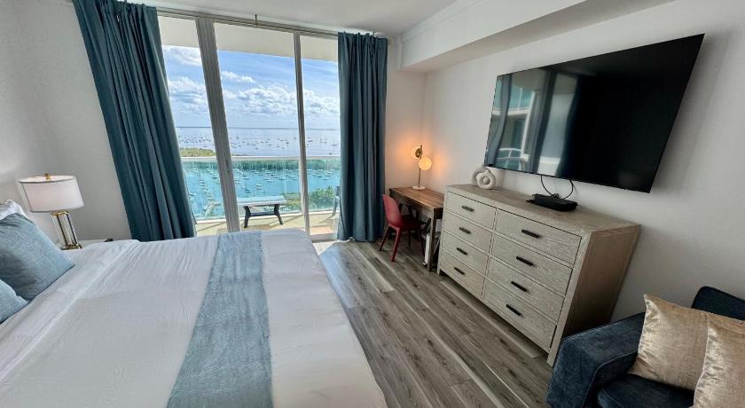 Balcony Ocean View ! WiFi - Pool - Gym - Parking