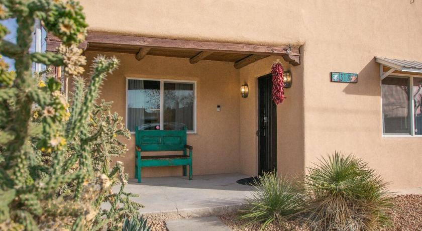 Grandma's Old Town Adobe House! Hot Tub & Pet Friendly & No Pet Fee!