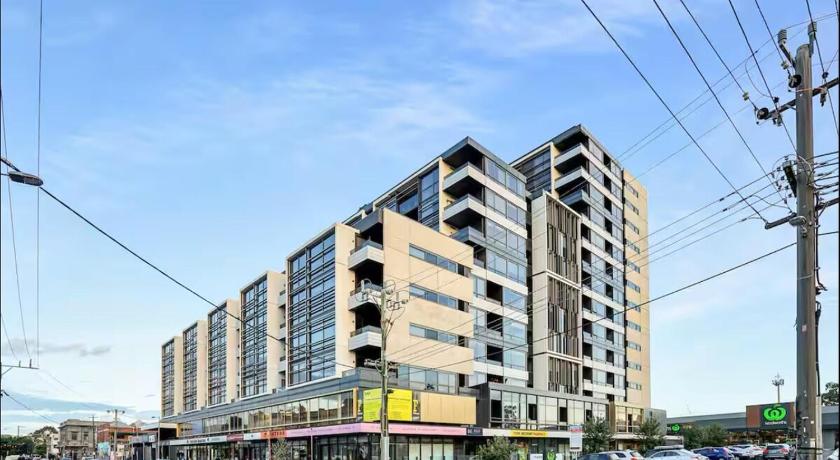 Brunswick Apartment with Car Park