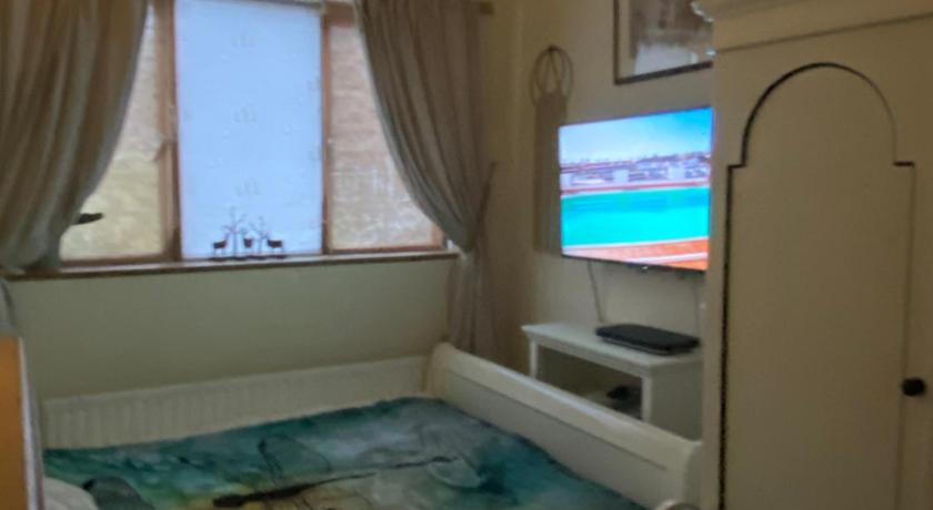 King Comfort tv microwave fridge